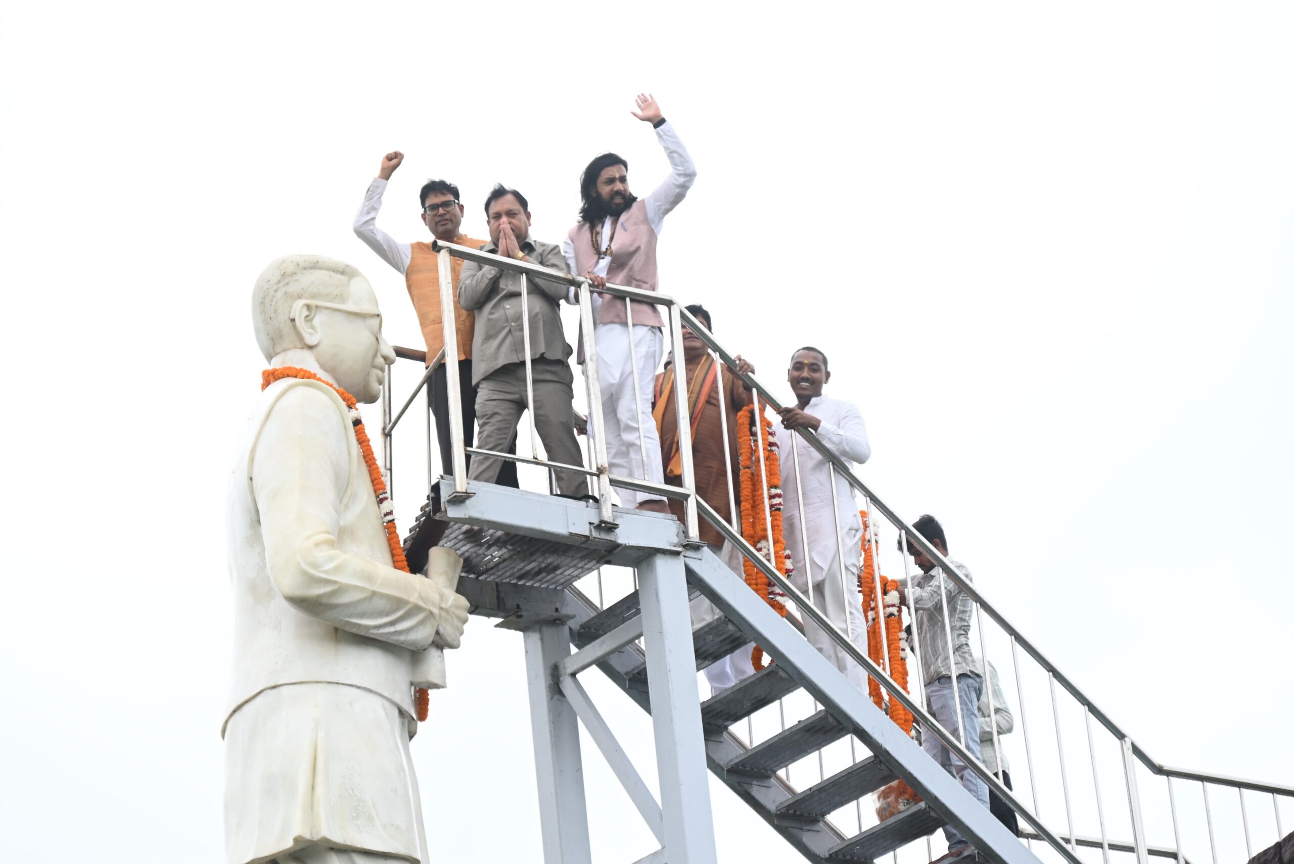 पंडित दीनदयाल उपाध्याय की जयंती पर वित्त मंत्री ओ.पी. चौधरी ने किया श्रद्धापूर्वक नमन