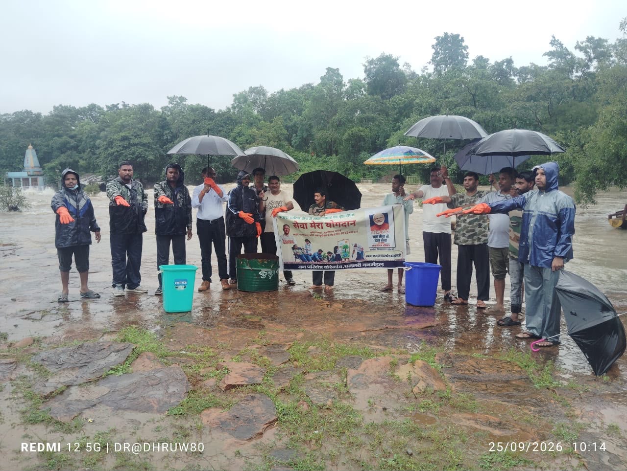 सेवा मेरा योगदान अभियान के तहत जल स्रोतों की साफ-सफाई