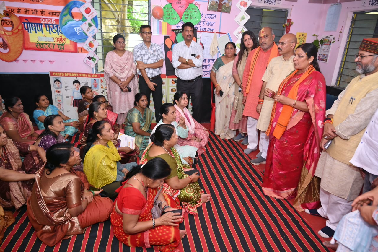 आंगन मिलन कार्यक्रम में शामिल हुईं केंद्रीय महिला एवं बाल विकास राज्यमंत्री सावित्री ठाकुर
