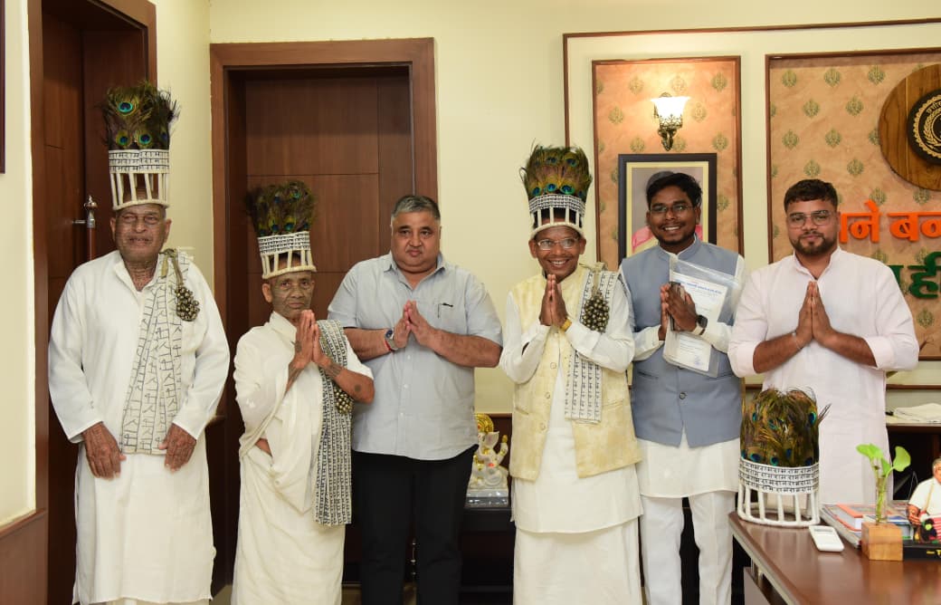 रामनामी समुदाय के प्रतिनिधियों ने पर्यटन एवं संस्कृति मंत्री राजेश अग्रवाल से की भेंट