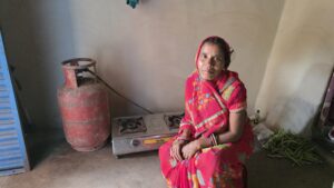 सेवा की कहानी: उज्ज्वला से चंपा की रसोई हुई आसान, धुएं और लकड़ी की परेशानी से मिली राहत