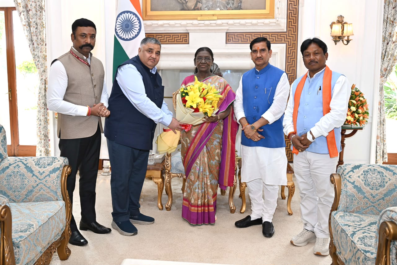 मुख्यमंत्री विष्णु देव साय के निमंत्रण पर राष्ट्रपति ने स्वीकार किया बस्तर दशहरा के मुरिया दरबार में शामिल होने का आमंत्रण