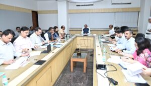 मुख्यमंत्री साय ने पारस पोर्टल के माध्यम से की प्रमुख योजनाओं एवं विकास कार्यों की राज्य स्तरीय समीक्षा