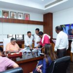 पर्यटन एवं संस्कृति मंत्री राजेश अग्रवाल ने मंत्रालय स्थित कार्यालय में आगंतुकों से की मुलाकात