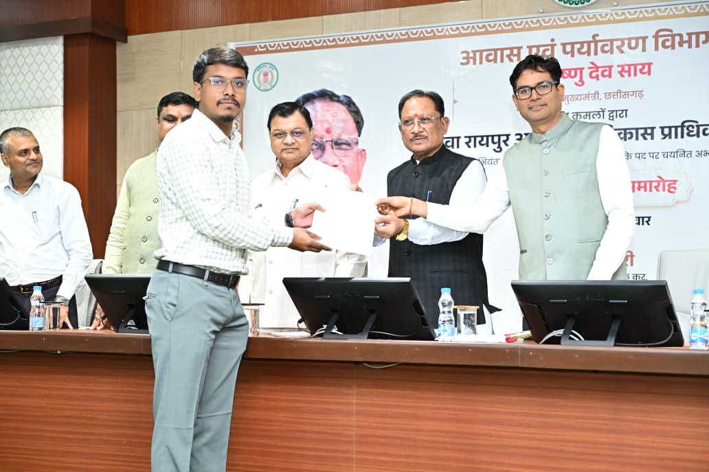 Chief Minister Hands Over Appointment Letters to Newly Appointed Sub-Engineers of Nava Raipur Atal Nagar Development Authority