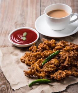 मानसून में क्यों बढ़ जाती है पकौड़ों की क्रेविंग? जानिए बारिश और पकौड़ों का खास कनेक्शन