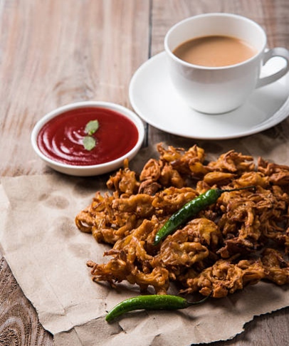 मानसून में क्यों बढ़ जाती है पकौड़ों की क्रेविंग? जानिए बारिश और पकौड़ों का खास कनेक्शन