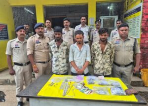 तीन चोर गिरफ्तार, 4.81 लाख के सोने-चांदी के जेवर बरामद