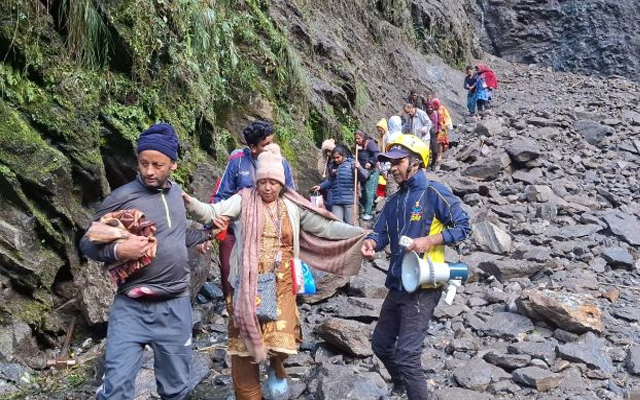 केदारनाथ यात्रा पर ब्रेक जारी, रास्ता साफ होने तक सोनप्रयाग-गौरीकुंड में इंतजार