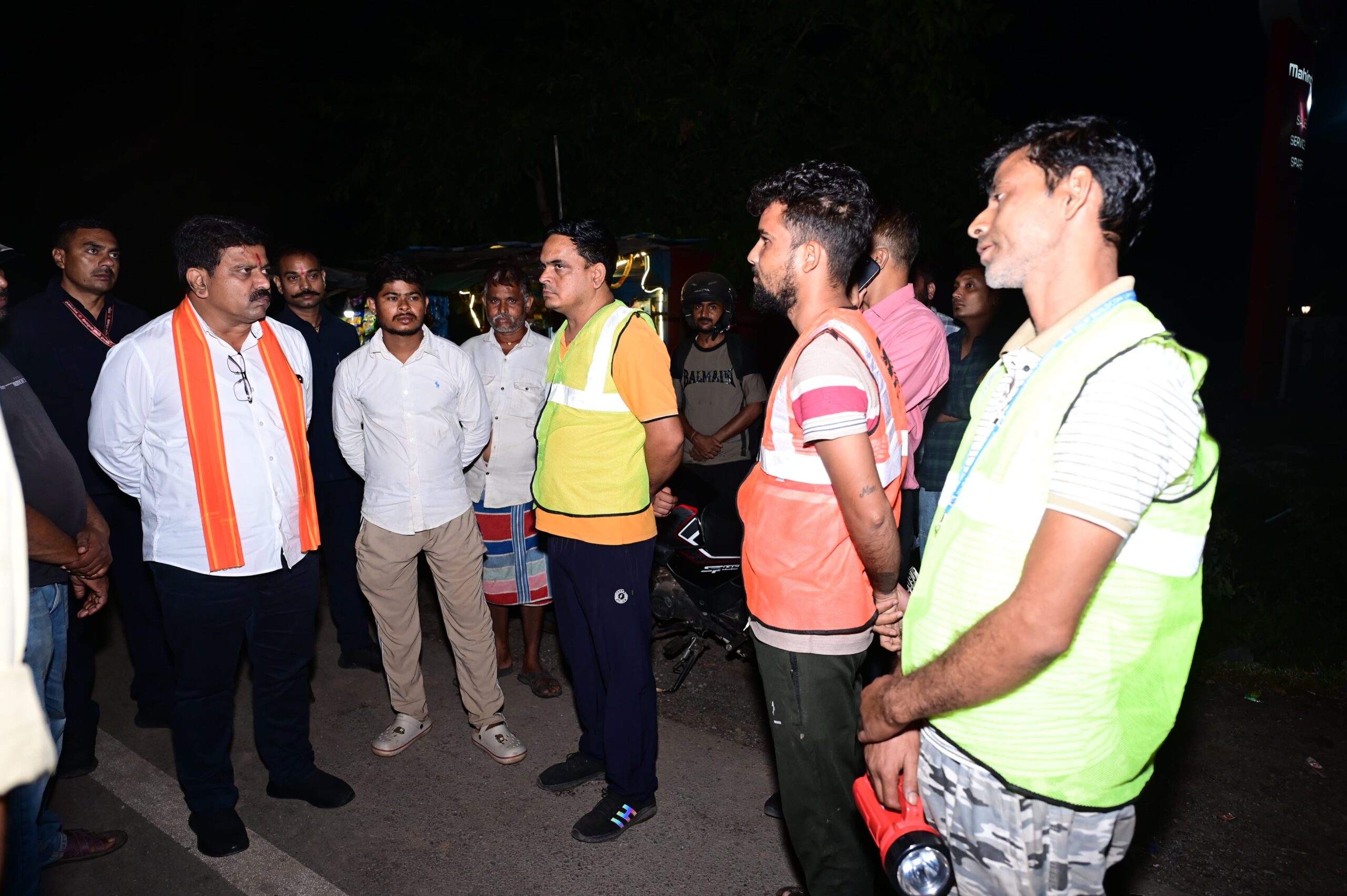 कवर्धा-बेमेतरा मार्ग पर पशुओं को देख उप मुख्यमंत्री विजय शर्मा ने अधिकारियों को लगाई फटकार