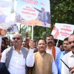 मुख्यमंत्री ने हाथों में मशाल लेकर किया ‘सेवा ज्योति यात्रा’ का नेतृत्व, बाइक रैली को दिखाई हरी झंडी