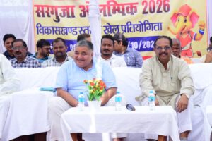 पर्यटन एवं संस्कृति मंत्री राजेश अग्रवाल लखनपुर में आयोजित ब्लॉक स्तरीय सरगुजा ओलंपिक के समापन समारोह में हुए शामिल