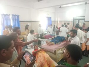 धमतरी में श्रद्धालुओं से भरी पिकअप पलटी, 25 लोग घायल, मचा हड़कंप