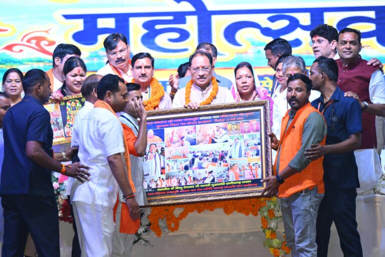 मुख्यमंत्री विष्णु देव साय ने किया तीन दिवसीय शिवरीनारायण महोत्सव का शुभारंभ