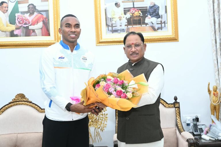 Asian Games Bronze Medallist Animesh Kujur Pays Courtesy Visit to Chief Minister Vishnu Deo Sai