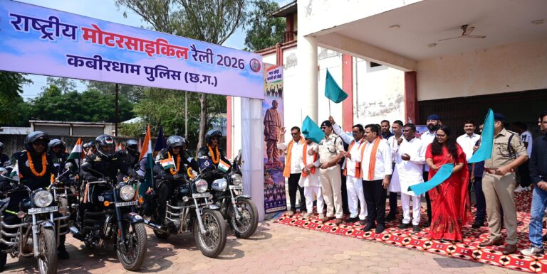 उप मुख्यमंत्री विजय शर्मा ने राष्ट्रीय बाइक रैली को हरी झंडी दिखाकर मध्यप्रदेश के लिए किया रवाना