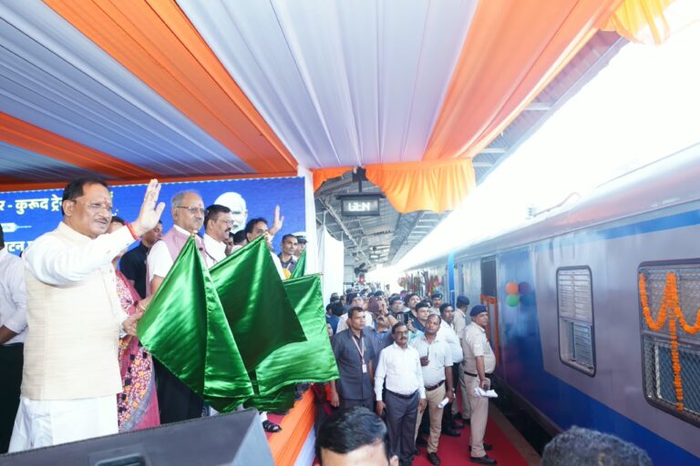 Union Railway Minister Ashwini Vaishnaw and Chief Minister Vishnu Deo Sai Flag Off Raoghat–Raipur and Raipur–Kurud Passenger Train Services