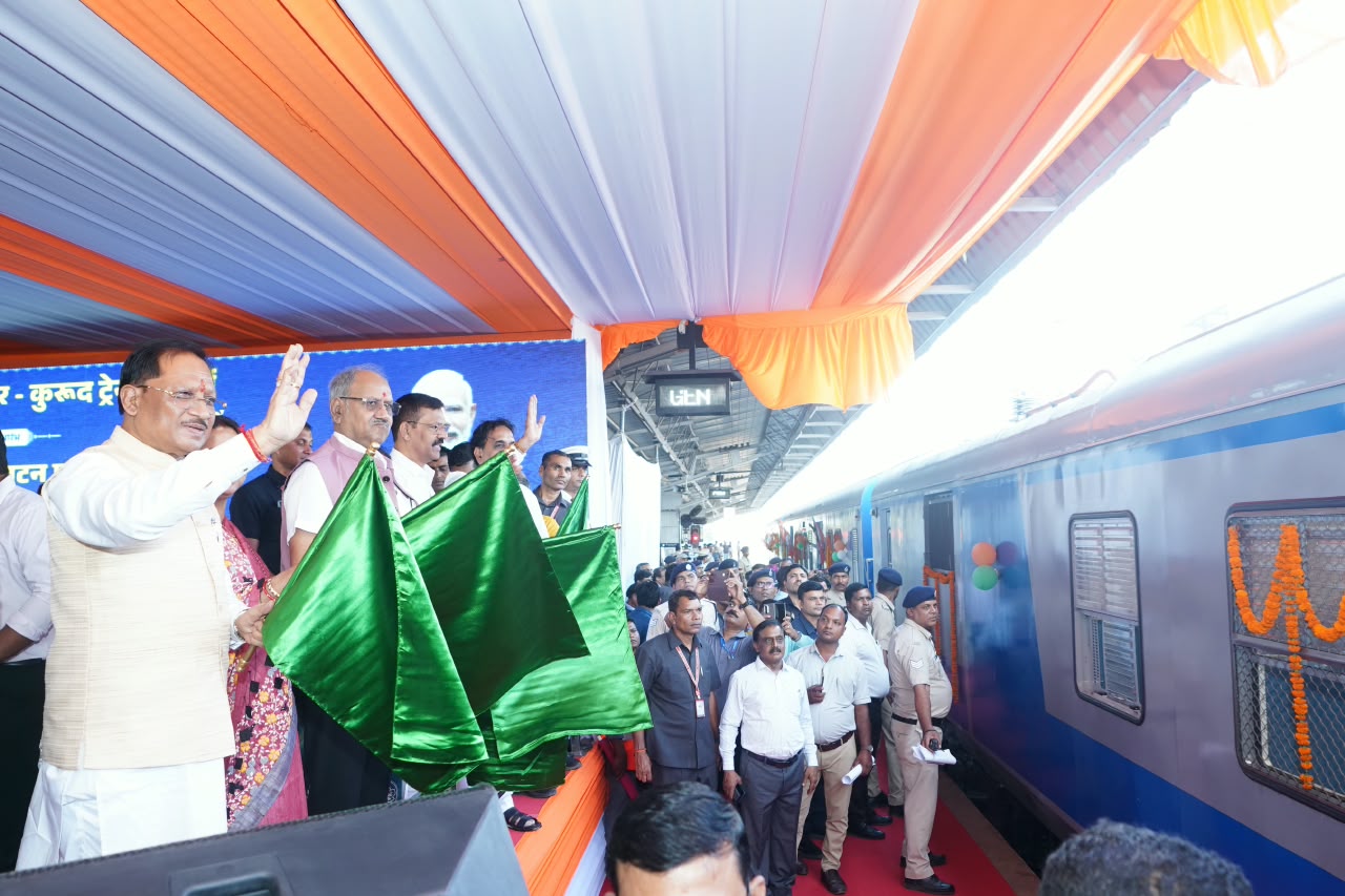 Union Railway Minister Ashwini Vaishnaw and Chief Minister Vishnu Deo Sai Flag Off Raoghat–Raipur and Raipur–Kurud Passenger Train Services