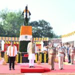 पुलिस स्मृति दिवस पर मुख्यमंत्री ने अमर शहीद जवानों को दी श्रद्धांजलि, शहीद परिवारों का किया सम्मान
