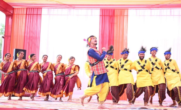 President Droupadi Murmu Appreciates the Unique Traditions and Tribal Culture of Bastar Dussehra