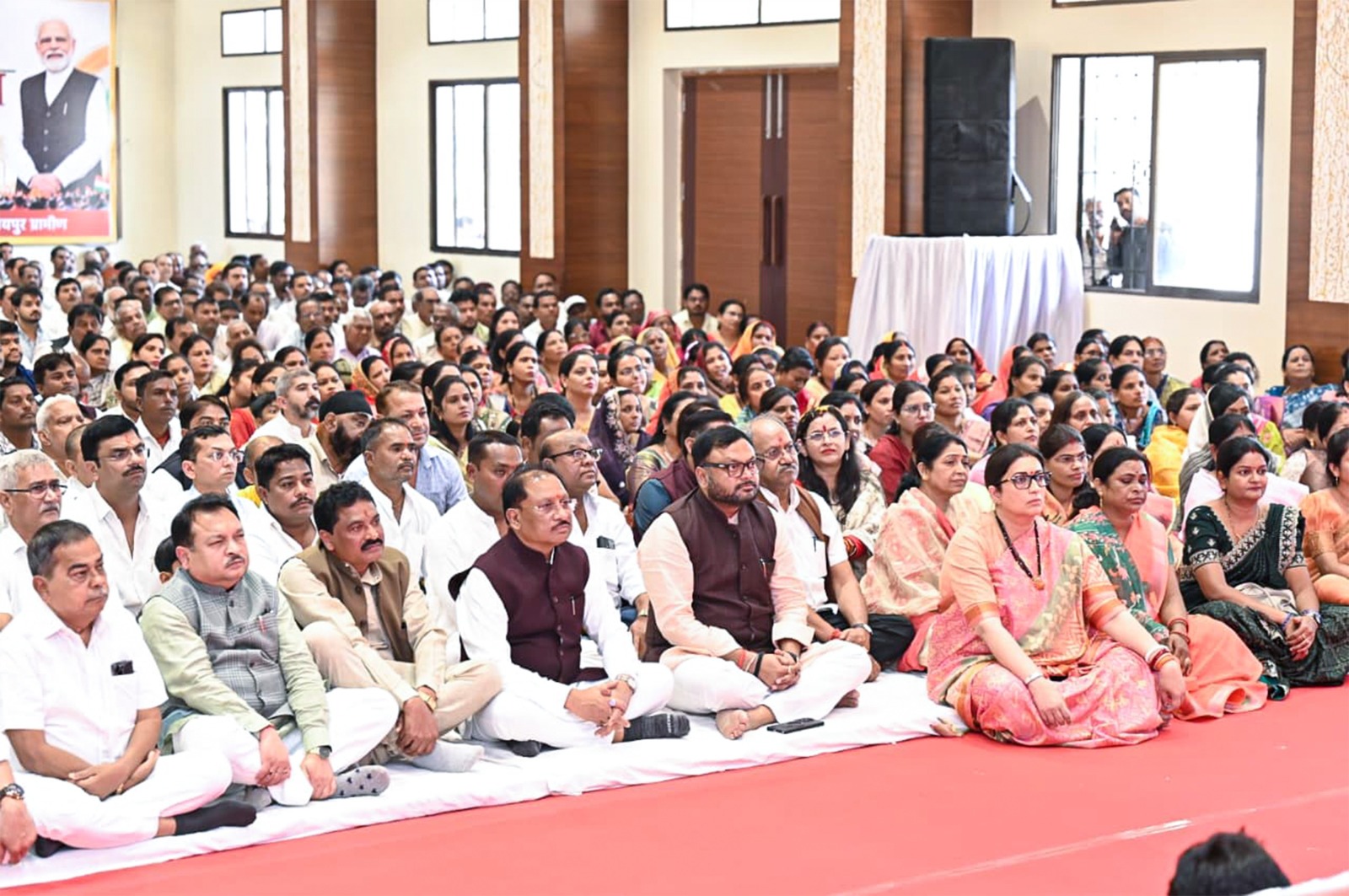 मुख्यमंत्री विष्णु देव साय ने अभनपुर में पूर्व केंद्रीय मंत्री स्मृति ईरानी एवं सिद्धार्थ शंभू के साथ सुनी ‘मन की बात’ की 139वीं कड़ी