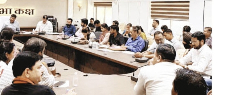 गुणवत्ता से समझौता किया तो ब्लैकलिस्ट होंगे ठेकेदार, निगम कमिश्नर ने दी सख्त चेतावनी