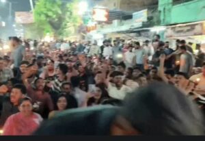 भर्ती प्रक्रिया में देरी से नाराज प्रतियोगियों का प्रदर्शन, सरकार के खिलाफ की नारेबाजी