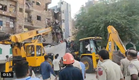 दिल्ली में दर्दनाक हादसा, भरभराकर गिरी 5 मंजिला इमारत, 25-30 लोगों के दबे होने की आशंका