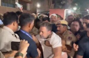 राहुल गांधी हिरासत में, चुनाव आयोग तक मार्च रोकने पर भड़का विपक्ष