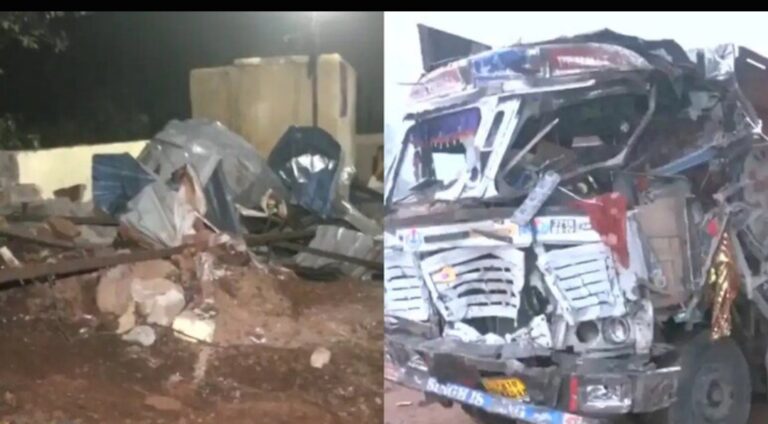 बैरिकेड तोड़कर श्रद्धालुओं की भीड़ में घुसा ट्रक, मंदिर की दीवार ढही, 13 की मौत