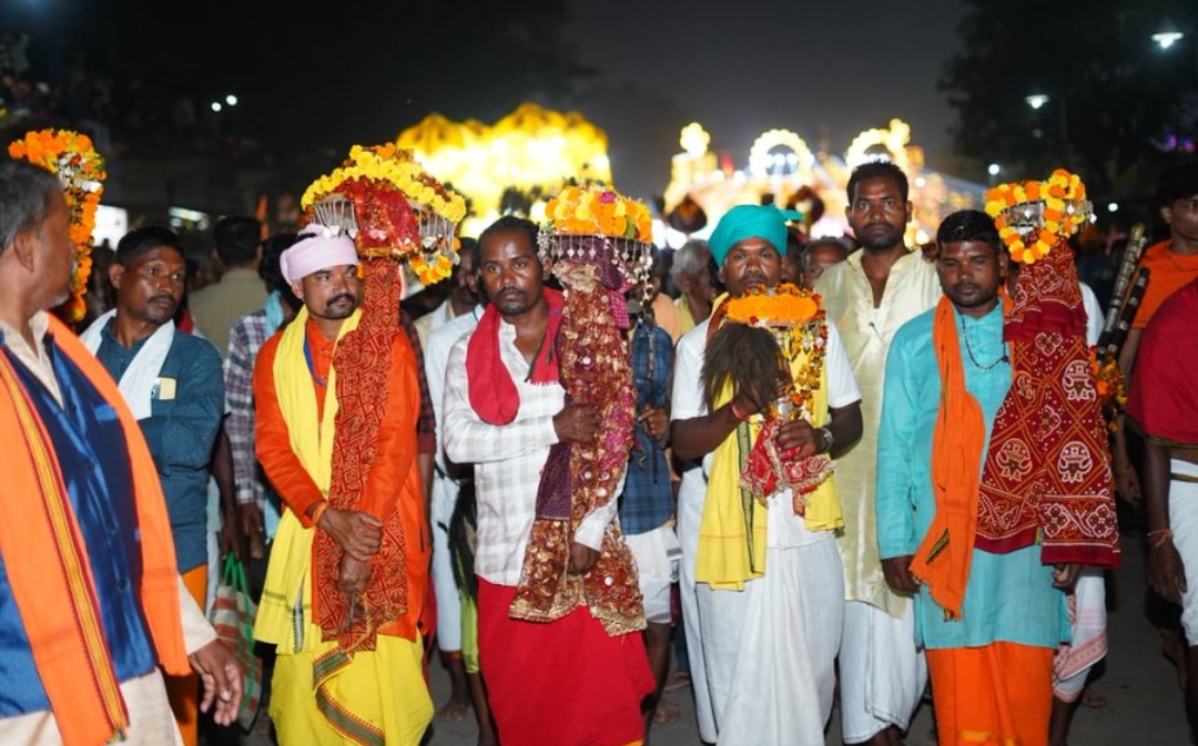 नक्सलियों का खौफ खत्म, आस्था का उत्साह चरम पर; पड़ोसी राज्यों से भी बस्तर दशहरा में पहुंचे देवी-देवता