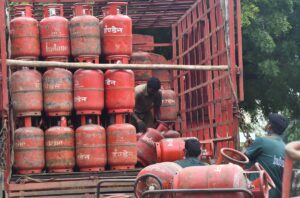 त्योहारी सीजन से पहले झटका! 19 किलो कमर्शियल LPG सिलिंडर के दाम बढ़े