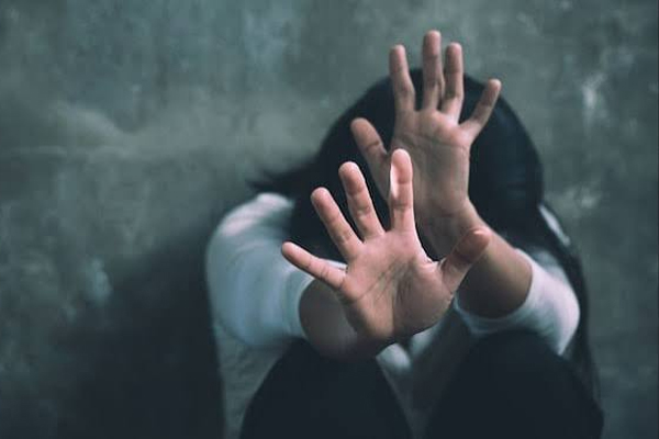 26 वर्षीय महिला से फ्लैट में दुष्कर्म, बंदूक दिखाकर नकाबपोश ने बनाया निशाना